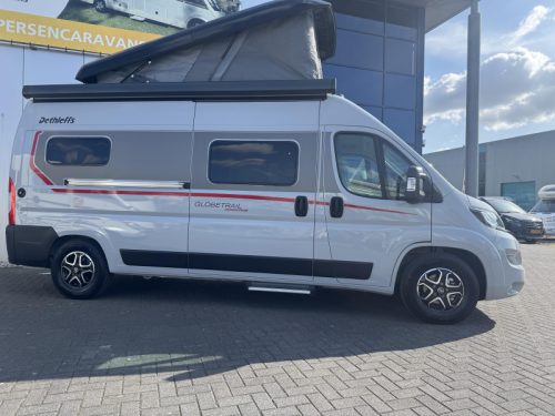 Dethleffs Globetrail Advantage 600 DR transverse bed pop-top roof upper bed photo: 1