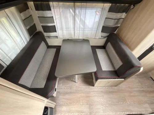 Hobby De Luxe Edition 440 SF MOVER-VORZELT-MARKISE Foto: 2