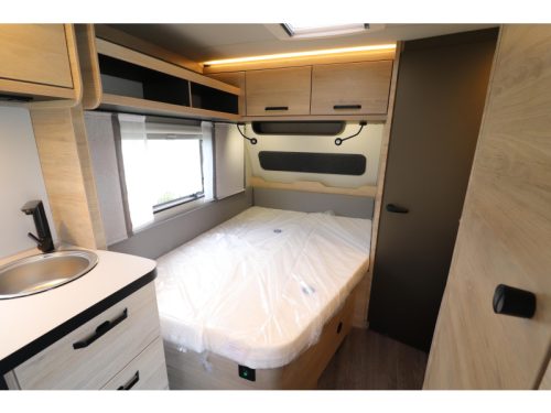 Weinsberg CaraOne Edition HOT 450 FU MODEL 2026 French bed 927 photo: 9