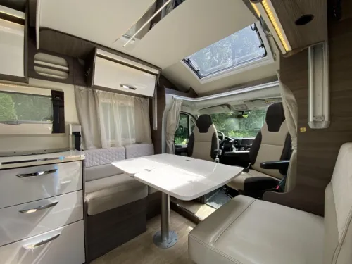 McLouis Yearling 81G Limited Edition Roof air conditioning | Holiday ready photo: 6