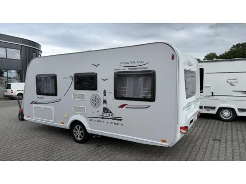 LMC Musica 470 D French bed dinette toilet photo: 14