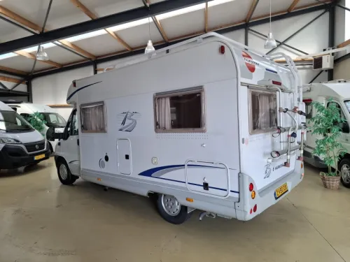 B&uuml;rstner Harmony 585 T 2.3JTD 110Pk 2x Aire acondicionado foto: 2