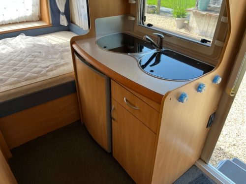 Hobby 450 De Luxe Easy fixed bed , dinette photo: 10
