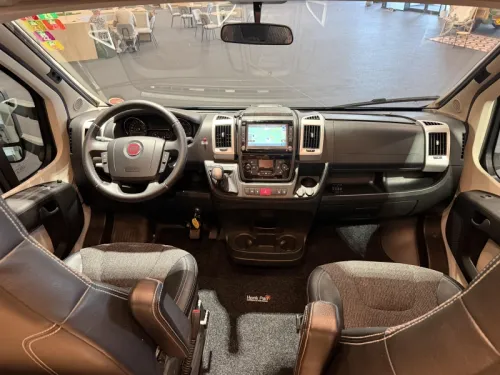 LMC Cruiser 732 T automatic - 5-seater - lift bed photo: 6