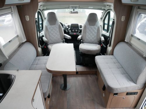 Carado T459, Face-to-Face, Queensbed, Hubdach, XXL Garage, Klimaanlage Foto: 8