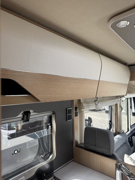 Camping-car Hymer B MC I 680 &eacute;quip&eacute; du puissant Mercedes 9 G Tronic 170 ch AUTOMATIQUE lits jumeaux + lit pavillon (56  photo : 39