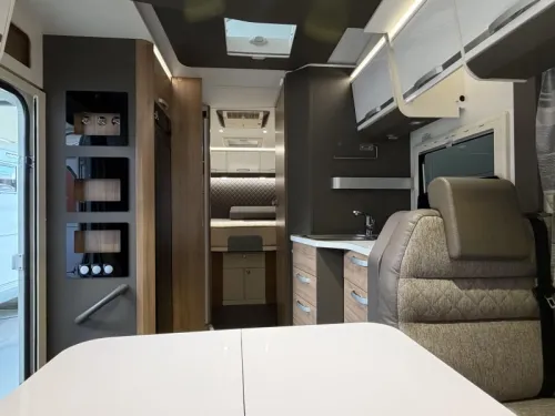 Adria Matrix 670 DC QUEENSBED + HEFBED + AIRC  foto: 10