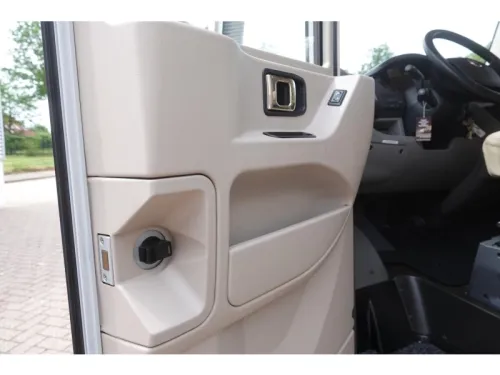 Hymer B class 678 2 person version photo: 8