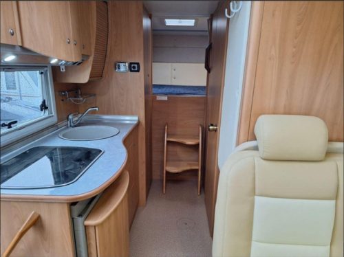B&uuml;rstner Elegance 690 I 205CM BED-LPG+SOLAR PANEL photo: 2