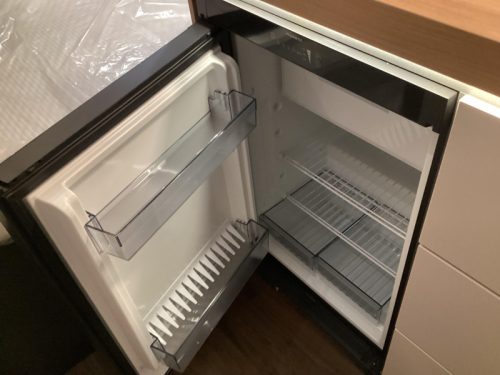 Knaus Sport 420 QD transverse bed photo: 15