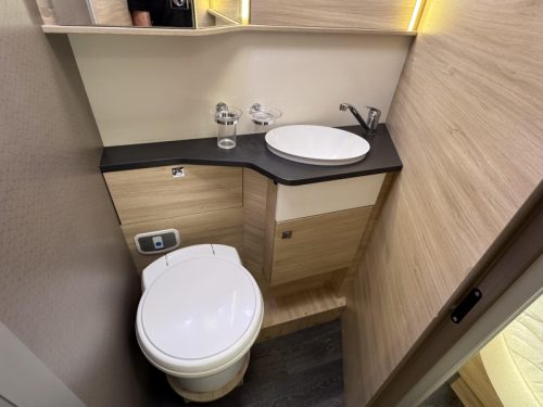 Chausson Titanium VIP 788 Queensbed kein Hubdach Foto: 13