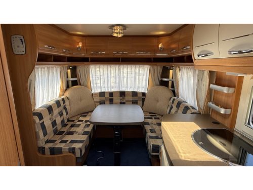 Hobby De Luxe 540 UL single beds dinette photo: 1