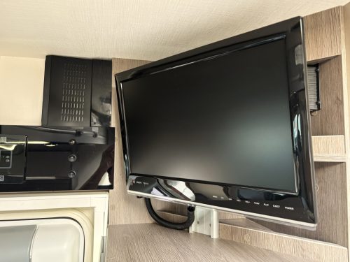 Chausson 768 XLB Titanium AUTOMATIC QUEEN BED + POP-TOP ROOF + F2F photo: 19