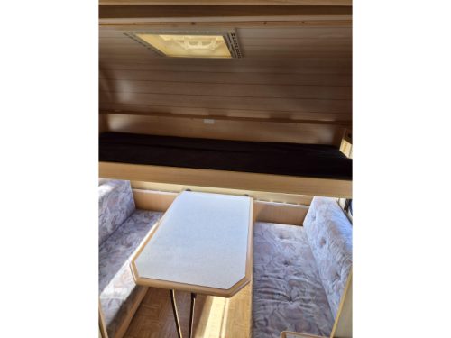 LMC Luxus 490 P Awning - Fold-over bed  photo: 12