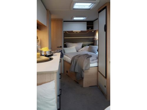 LMC Style 440 D model 2027, French bed photo: 19
