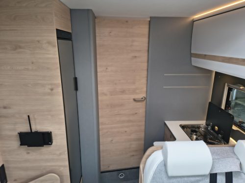 Autocaravana Dethleffs Just Camp T 7052 EB Active - autom&aacute;tica foto: 8