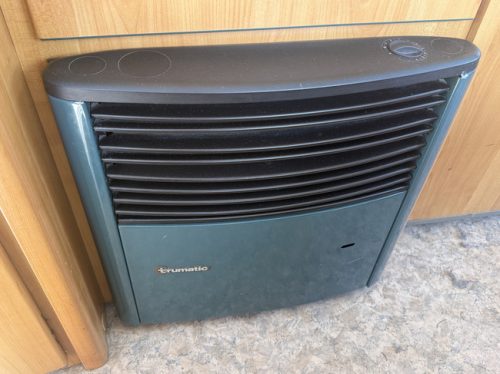 Hymer swing 2.5 in very neat condition overhead bed sofa bed awning bike rack cruise ctr timing belt replaced at 156 dkm 8-24 MOT until 05-06-27 photo: 15