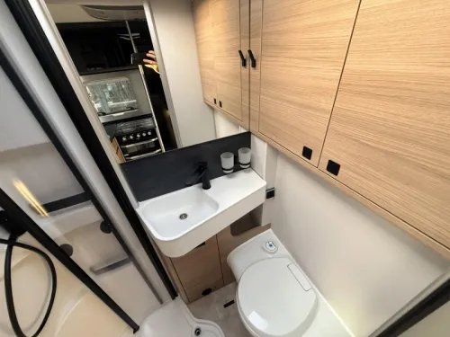 Hymer B-MC T 600 Full options photo: 8