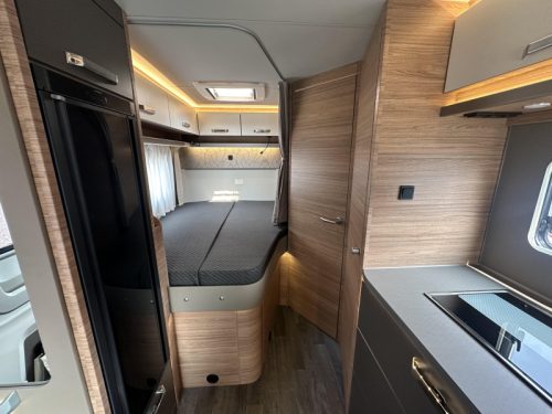 Weinsberg CaraSuite 650 MF AUTOMAAT FH05 5 plazas  foto: 15