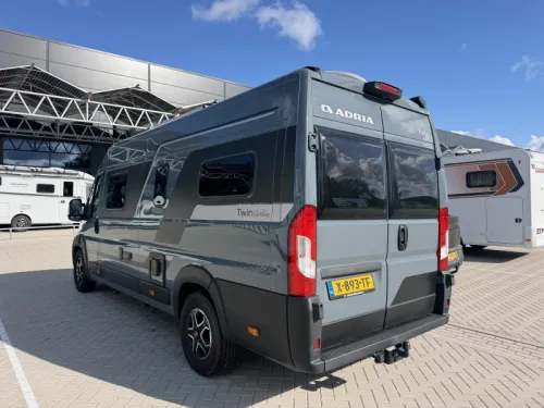 Adria Twin Supreme 640 SGX Solar panel. / towbar photo: 5