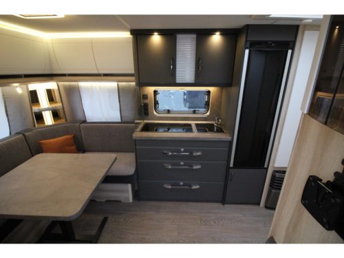 Hobby De Luxe 540 UL Single beds & dinette! photo: 5