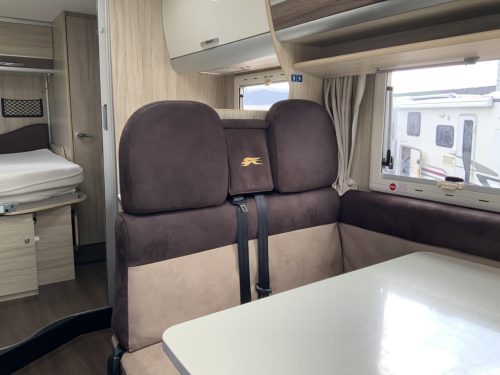 Laika Exclusieve Ecovip AUTOMATIC, 2.3 Multijet 150 HP, Semi-integrated, Queen bed, Half-dinette, Swivel seats Motorhome centre on the road photo: 8