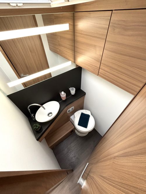 Adria Matrix 670DL LITS JUMEAUX LIT ESCAMOTABLE FACE TO FACE 48.770KM photo : 9