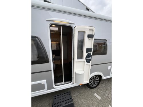 Dethleffs Camper Avantgarde 460 EL FULL OPTIONS-SINGLE BEDS  photo: 2