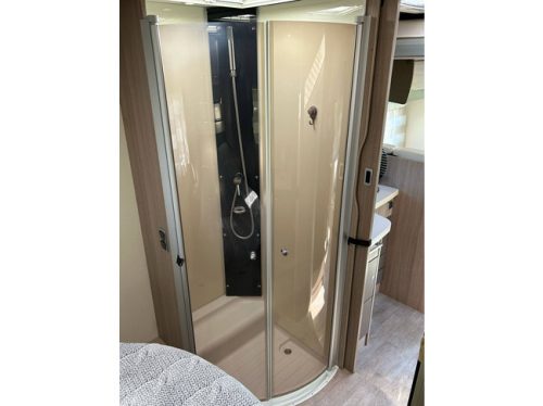 Chausson 718 EB 2.3 131 HP Fiat Ducato Semi-Integrated Camper QUEENS BED IN Height adjustable photo: 9