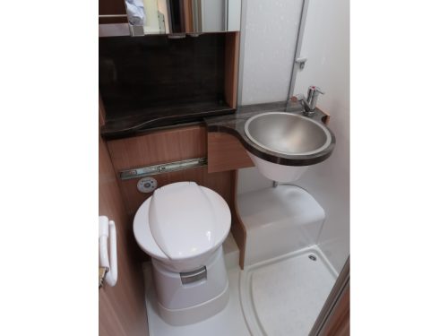 Knaus Sky Wave 700 MEG MIT AUTOM. NIVELSYSTEEM foto: 9