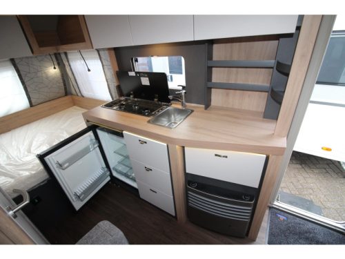 Knaus Sport 420 QD Transverse bed & spacious kitchen! photo: 11