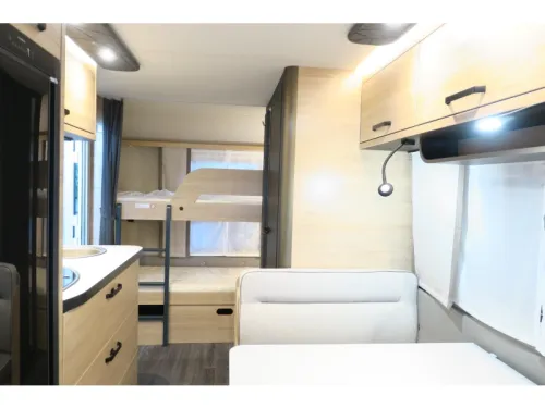 Weinsberg CaraOne Edition HOT 480 QDK Etagenbett Festbett Sitzgruppe Foto: 8