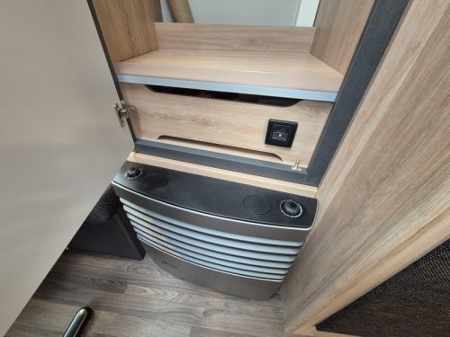 Knaus Sport Platinum 500 EU U-shaped dinette + single beds  photo: 14