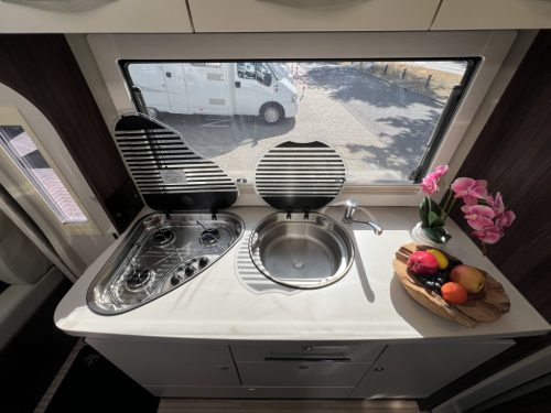 Benimar Cocoon 486 POP-TOP ROOF SPACE SAVER AUTOMATIC TOW HITCH photo: 4