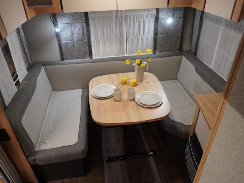 Knaus Sport 460 EU EINZELBETTEN / GER&Auml;UMIGE SITZGRUPPE Foto: 5