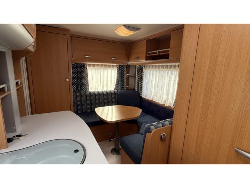 Knaus Sport 420 QD dinette fixed bed toilet photo: 1