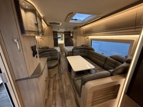 Kabe Royal 780 TDL Frontk&uuml;che - Komplett Foto: 3