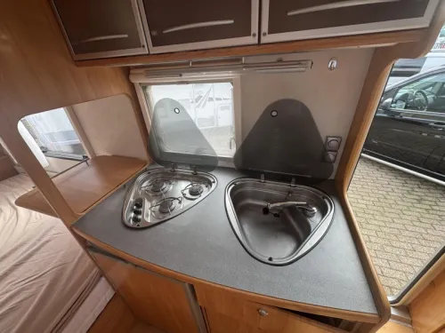 Adria Adora 472 LU banquette ronde lit fixe auvent photo : 6