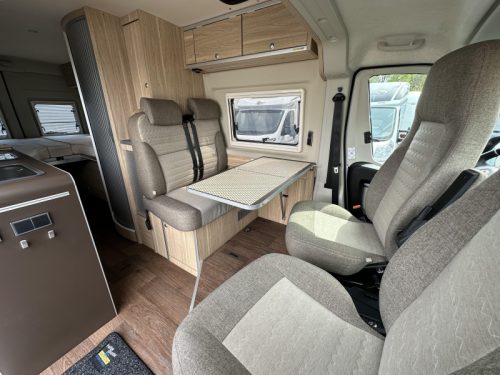 Hymer Yellowstone 640 AUFSTELLDACH + L&Auml;NGSBETTEN Foto: 7