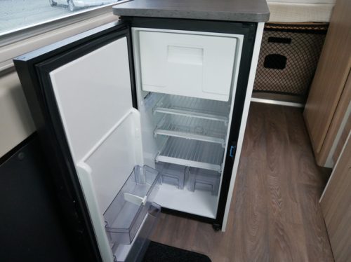 Sunlight Cliff 600 XV, Camper van de 6 Meter, Cama transversal foto: 14