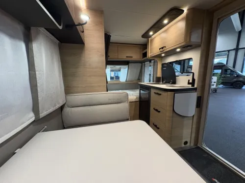 Weinsberg CaraOne Edition HOT 390 QD dinette / transverse bed  photo: 9