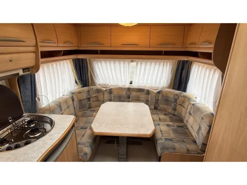 Fendt Saphir 470 TF French bed dinette toilet photo: 11