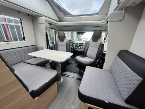 Adria Coral Plus 670 SC - QUEENSBED foto: 11