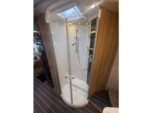 Knaus Sun I 900 LX Automatik 177 PS Vollausstattung Queensbed+Hubbett 2x Dachklimaanlage elektr. Sch&uuml;ssel Victron 3x TV Remis Plissee Leder gro&szlig;e Garage Foto: 16