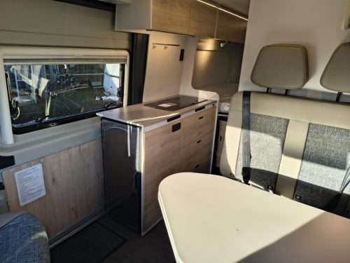 Dethleffs Globetrail 640 ES - automaat - slaapdak  foto: 5