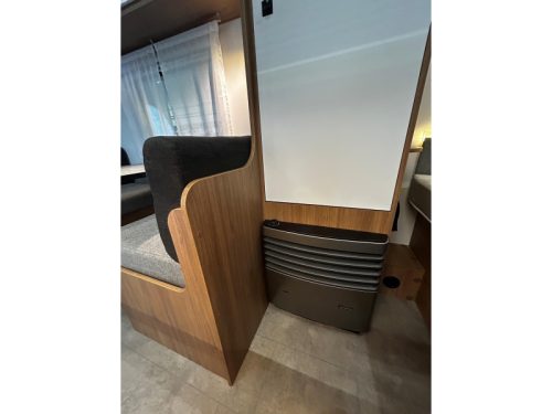 Caravelair Alba 390 stabiliser coupling  photo: 13