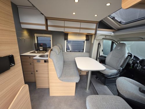 Dethleffs Just 90 T 7052 DBM Queensbett / Hubbett Foto: 11