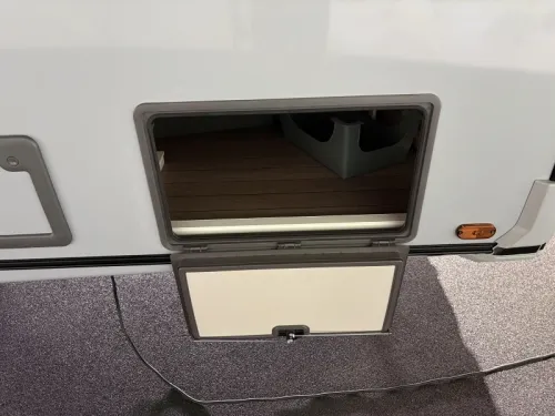 Knaus Sudwind Black Selection 500 PF kitchen at the front / French bed  photo: 16