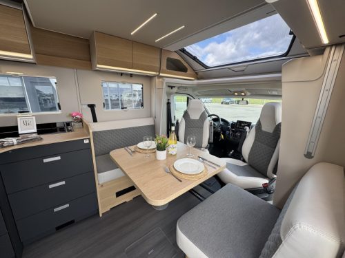 Adria Matrix Automaat Queensbed photo: 2