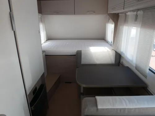 B&uuml;rstner Premio Life 425 TS Mover, awning photo: 9